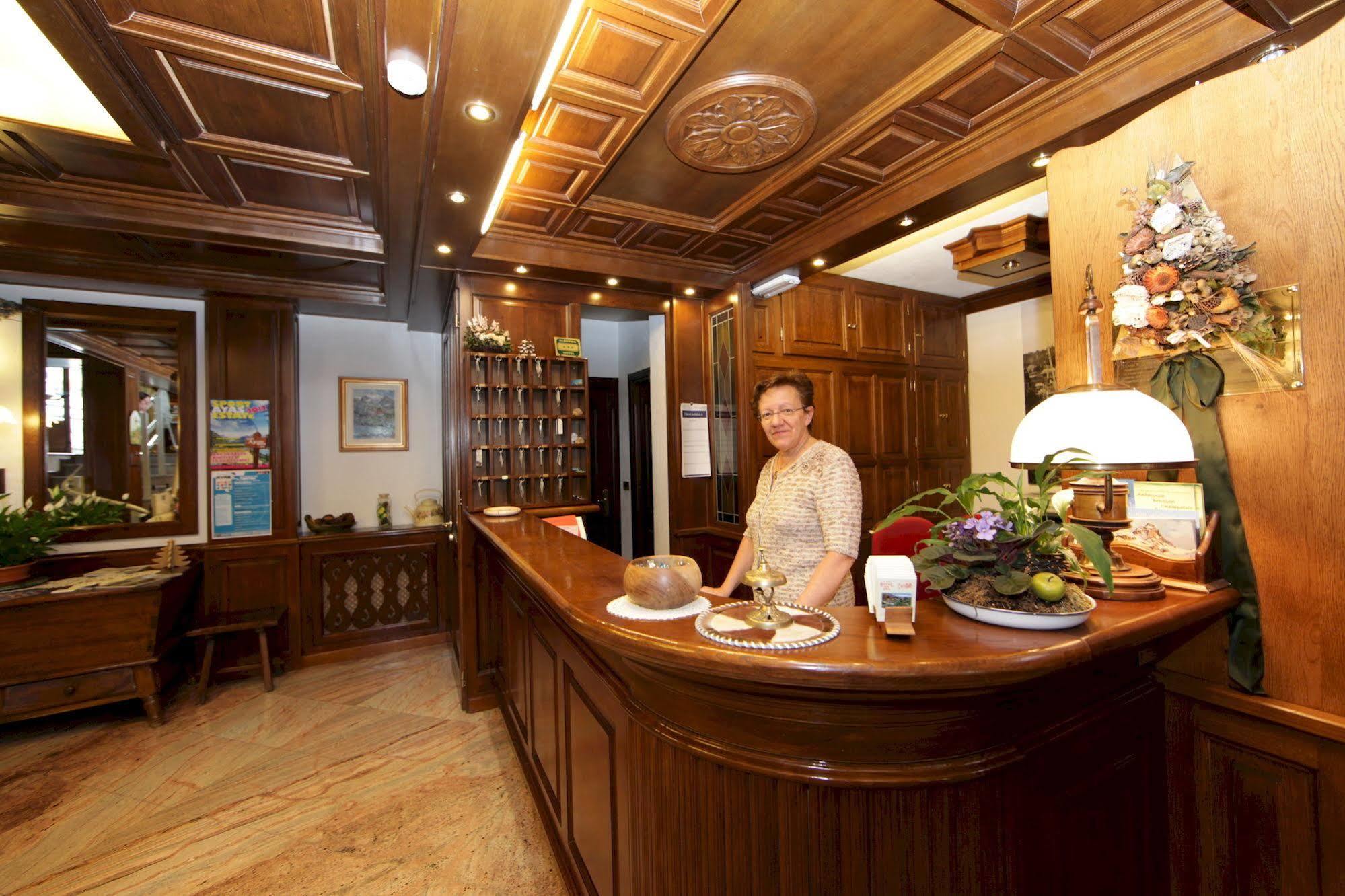 Hotel Petit Prince Антагнод Екстериор снимка