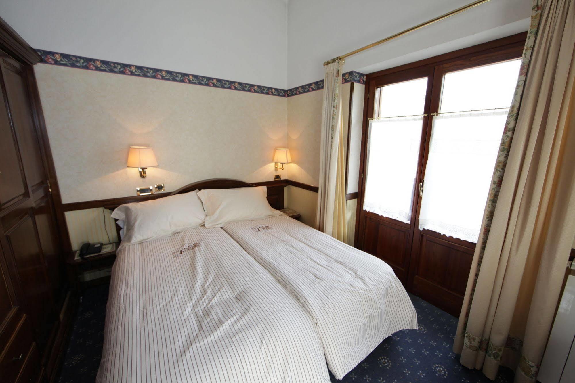 Hotel Petit Prince Антагнод Екстериор снимка