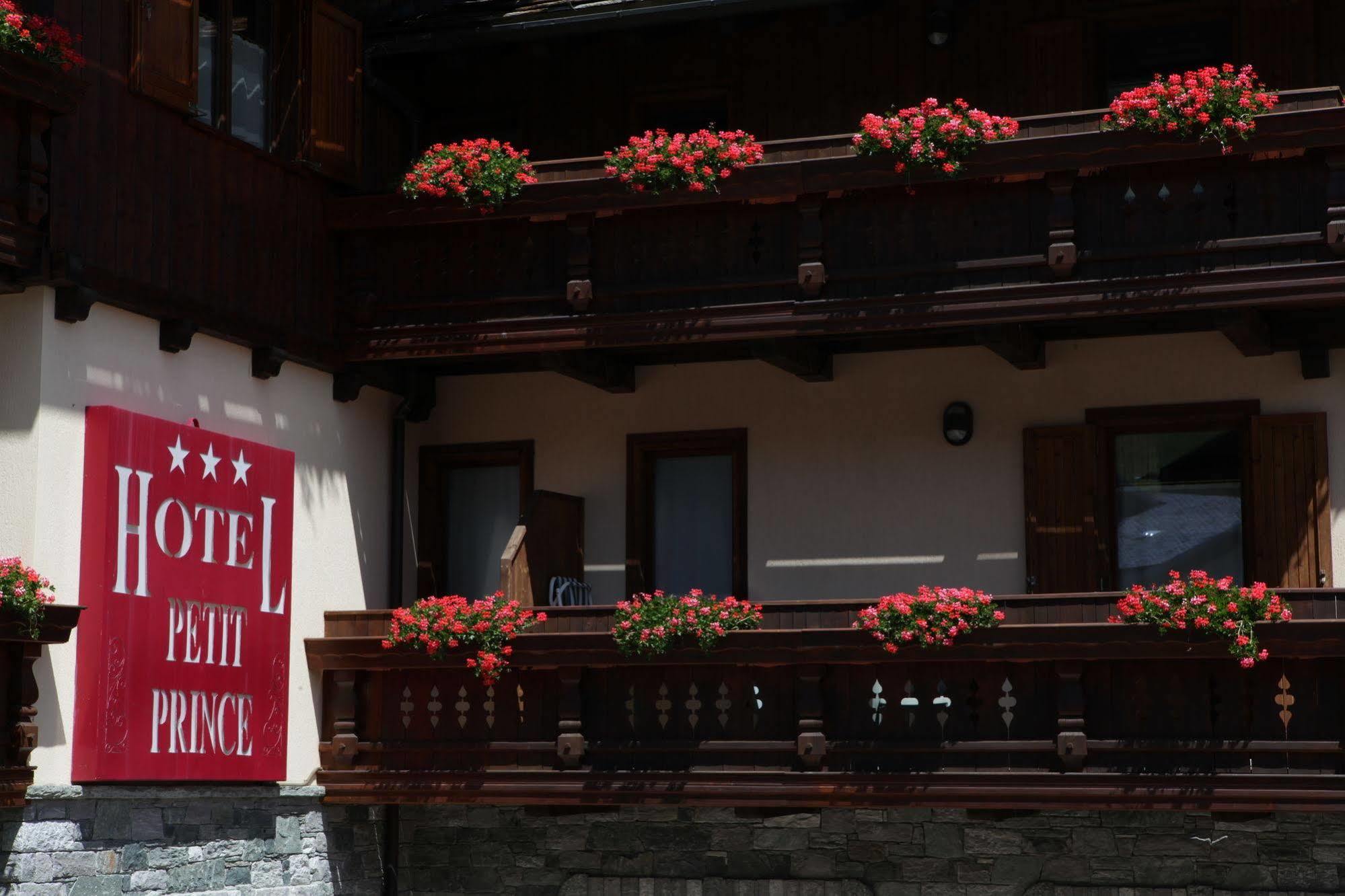 Hotel Petit Prince Антагнод Екстериор снимка